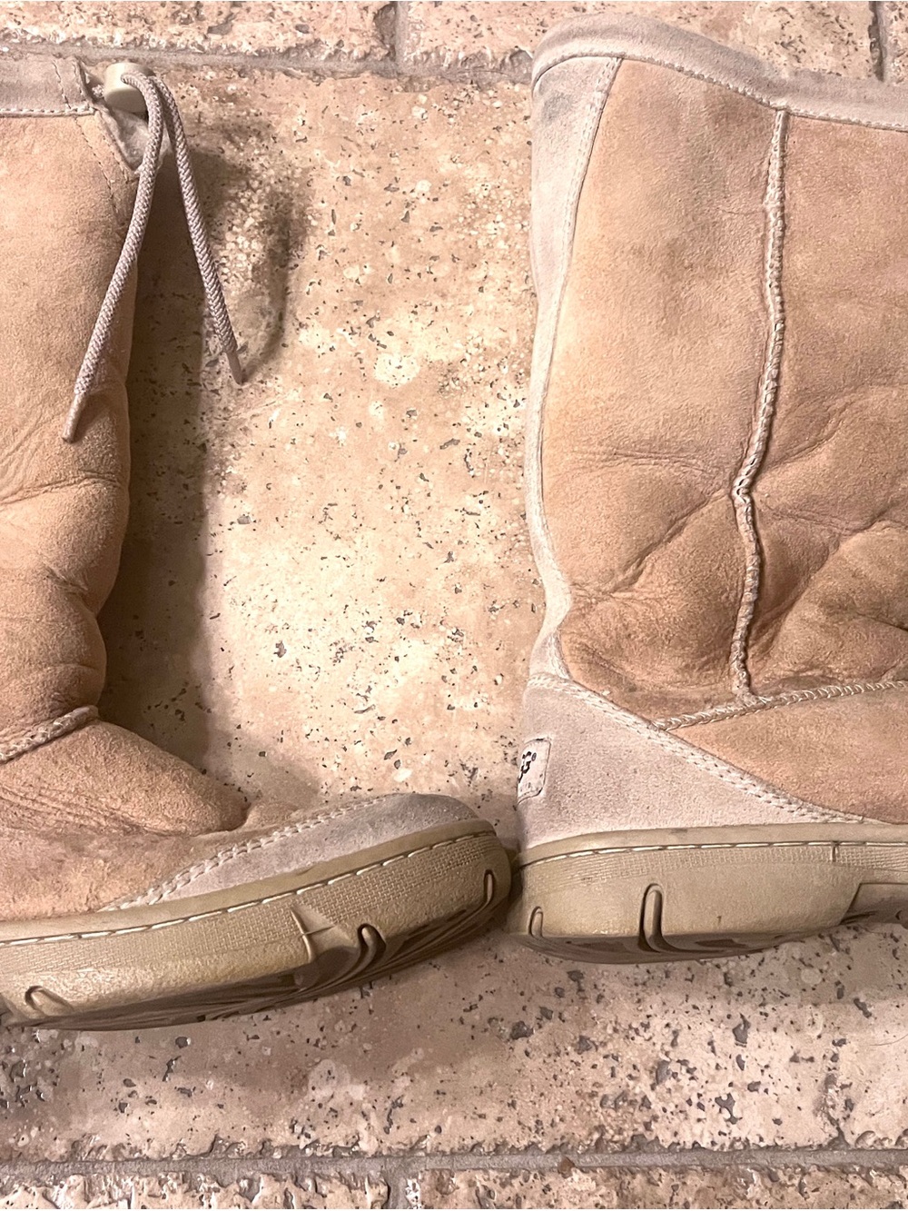 Uggs Women's Tan Suede Winter Boots - Cozy Slip-On Style